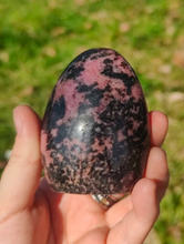 Charger l'image dans la galerie, Rhodonite • Forme polie