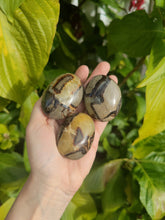 Charger l'image dans la galerie, Septaria • Galets