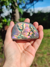 Charger l'image dans la galerie, Labradorite • Volcan (C)