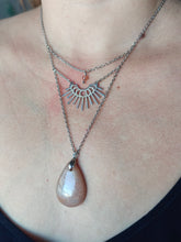 Charger l'image dans la galerie, Zora • Pierre de lune & Pierre de soleil