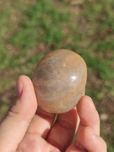 Charger l'image dans la galerie, Pierre de Lune • Galets