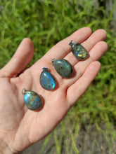 Charger l'image dans la galerie, Pendentifs en Labradorite