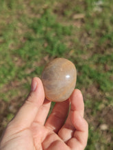 Charger l'image dans la galerie, Pierre de Lune • Galets