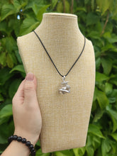 Charger l'image dans la galerie, Pendentif Dragon • Cristal de roche