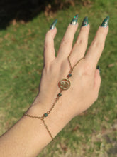 Charger l'image dans la galerie, Bijou de main • arbre de vie & agate mousse