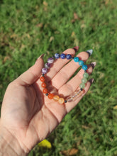 Charger l'image dans la galerie, Bracelet Sept Chakras • Jaspe rouge, cornaline, citrine, aventurine verte, apatite bleue, sodalite & améthyste