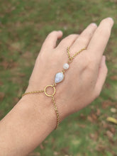 Charger l'image dans la galerie, Bijou de main • Pierre de lune