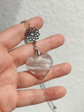 Charger l'image dans la galerie, Cordélia • Quartz hematoide & Pierre de soleil