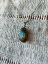 Charger l'image dans la galerie, Pendentifs en Labradorite