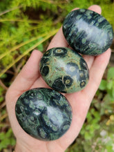 Charger l'image dans la galerie, Galet Jaspe Kambaba