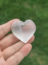 Charger l'image dans la galerie, Cœurs • Sélénite