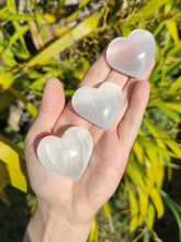 Charger l'image dans la galerie, Cœurs • Sélénite