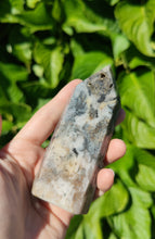 Charger l'image dans la galerie, Jaspe druzy (pointe) B