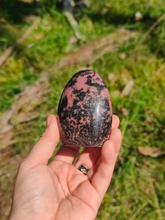 Charger l&#39;image dans la galerie, Rhodonite • Forme polie
