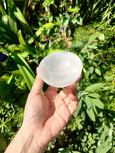 Charger l&#39;image dans la galerie, Bol en selenite
