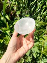 Charger l&#39;image dans la galerie, Bol en selenite
