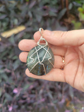 Charger l&#39;image dans la galerie, Pendentif Labradorite • Argenté

