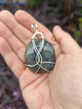 Charger l&#39;image dans la galerie, Pendentif Labradorite • Argenté

