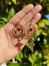 Charger l&#39;image dans la galerie, Boucles &quot;Parvati&quot; • Grenat Almandin
