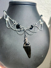 Charger l&#39;image dans la galerie, Morticia • Obsidienne, Tourmaline et Pierre de lune
