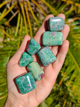 Charger l&#39;image dans la galerie, Rubis sur fuchsite
