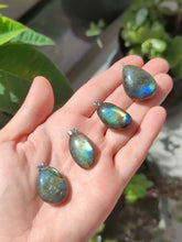 Charger l&#39;image dans la galerie, Pendentifs en Labradorite
