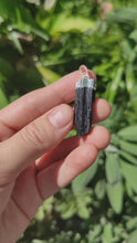 Charger et lire la vidéo dans la visionneuse de la Galerie, Pendentif Tourmaline noire
