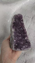 Charger et lire la vidéo dans la visionneuse de la Galerie, AMETHYSTE D&#39;URUGUAY &#39;A&#39;
