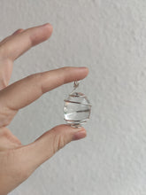 Charger l&#39;image dans la galerie, Pendentif Cristal de roche poli • Argenté
