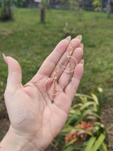 Charger l&#39;image dans la galerie, Boucles Mini Leia • Apatite bleue
