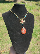Charger l&#39;image dans la galerie, La Reine de Cœur • Jaspe Rouge &amp; Apatite Bleue
