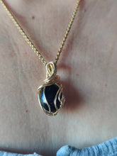 Charger l&#39;image dans la galerie, Pendentif Tourmaline Noire • Wire Wrapping
