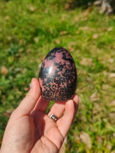 Charger l&#39;image dans la galerie, Rhodonite • Forme polie
