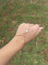 Charger l&#39;image dans la galerie, Bijou de main • Pierre de lune
