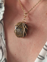 Charger l&#39;image dans la galerie, Pendentif • Bronzite
