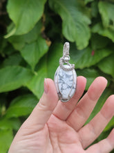 Charger l&#39;image dans la galerie, Pendentif Howlite • Wire Wrapping
