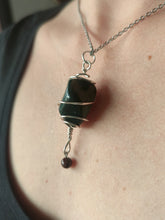 Charger l&#39;image dans la galerie, Pendentif Agate Mousse • Grenat
