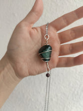 Charger l&#39;image dans la galerie, Pendentif Agate Mousse • Grenat
