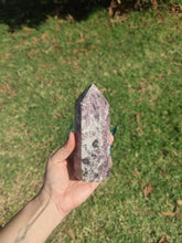 Charger l'image dans la galerie, Lepidolite • obélisque
