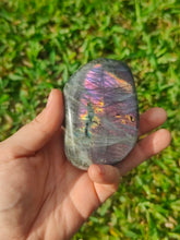 Charger l&#39;image dans la galerie, Labradorite • Fuchsia (B)
