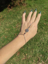 Charger l'image dans la galerie, Bijou de main • Améthyste &amp; amazonite
