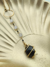 Charger l&#39;image dans la galerie, Suspension • Tourmaline &amp; Selenite
