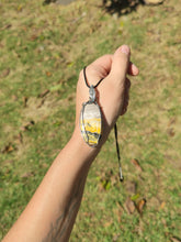 Charger l&#39;image dans la galerie, Pendentif en jaspe Bumblebee • Wire wrapping

