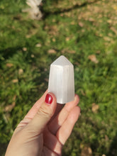 Charger l&#39;image dans la galerie, Selenite • Obélisque
