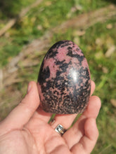 Charger l&#39;image dans la galerie, Rhodonite • Forme polie
