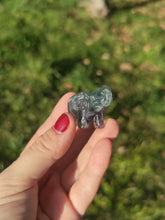 Charger l&#39;image dans la galerie, Elephant • fluorite verte

