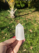Charger l&#39;image dans la galerie, Selenite • Obélisque
