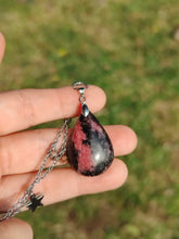 Charger l&#39;image dans la galerie, Amadea • Rhodonite
