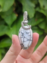 Charger l&#39;image dans la galerie, Pendentif Howlite • Wire Wrapping

