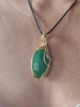 Charger l&#39;image dans la galerie, Pendentif en serpentine • Wire Wrapping
